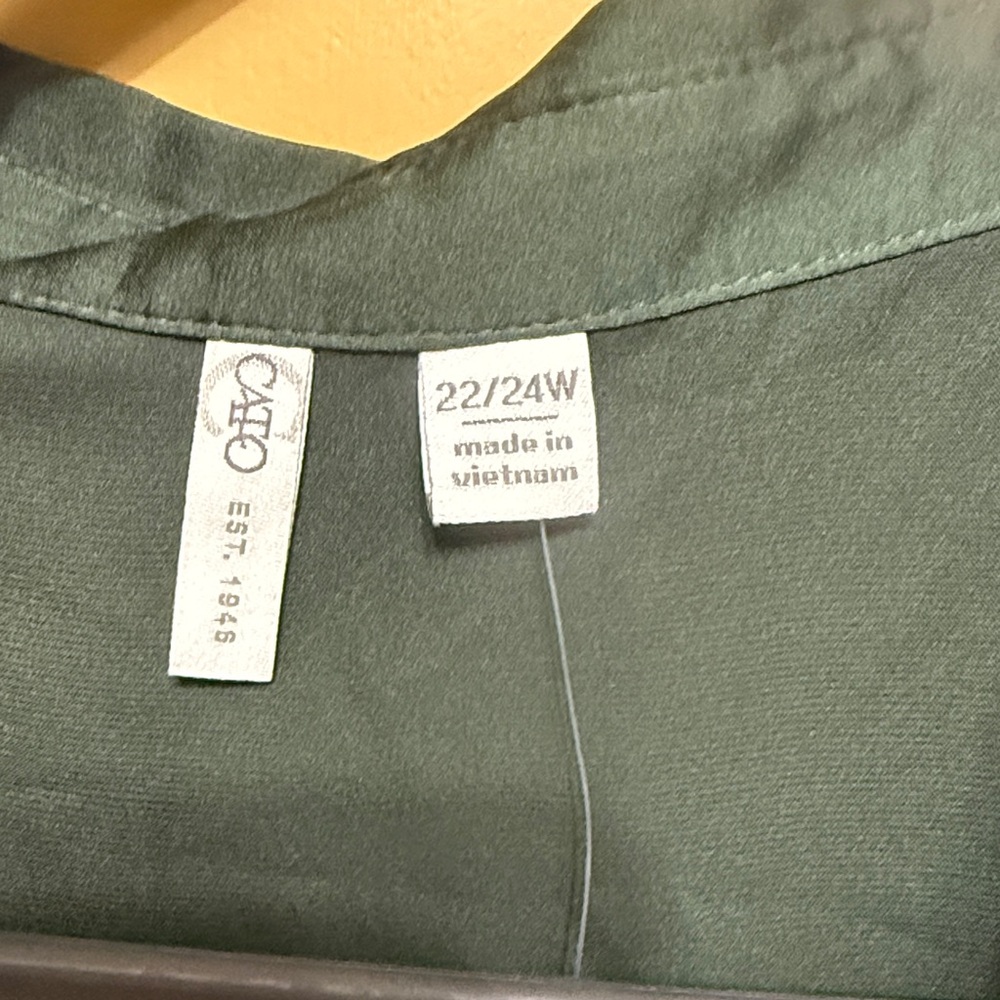NWT Plus Size 22/24 Olive Green Satin Button Front Blouse Career Top - Picture 3 of 7